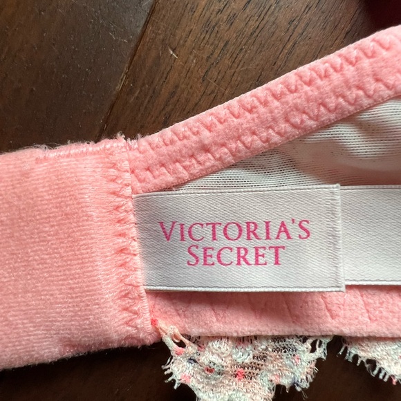 Demi Bra by Victoria’s Secret - Picture 10 of 10